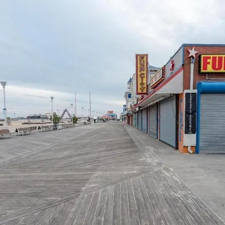 Boardwalk One- Studio W Balcony And Partial Ocean View