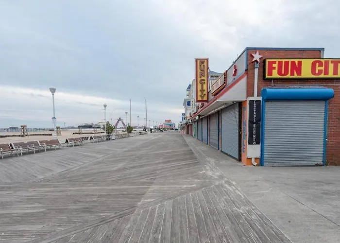 Boardwalk One- W Balcony And Partial Ocean View * Ocean City